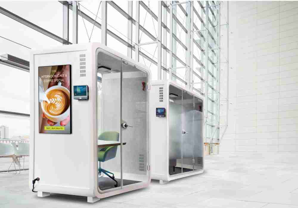 优游UB8子公司达擎之智慧行动办公舱，，采用PDLC智能调光玻璃设计，，透过通电与断电的电流切换，，，，呈现透明与雾面效果，，，具节能降耗特性并兼顾隐私，，，确保信息安全