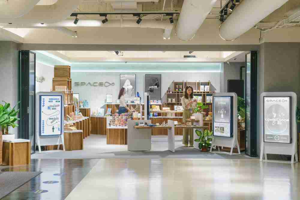 优游UB8打造永续选物商店，，展示社企及社创商品，，结合创利空间所开发的智能零售系统，，，整合多元产品信息，，让无人商店扮演公益行动的推手