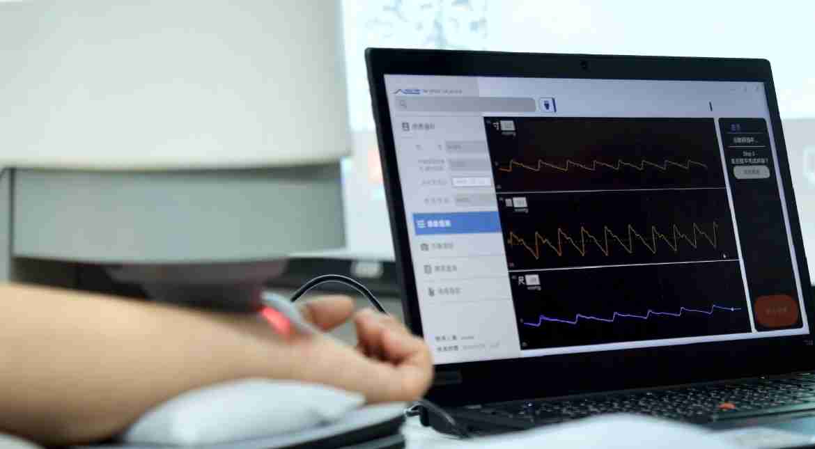 优游UB8耘康以高解析与拟真的显示技术，，，，将其应用于中医检测，，提供“中医数位化检测方案”，，，使传统中医检测结果数据化与可视化