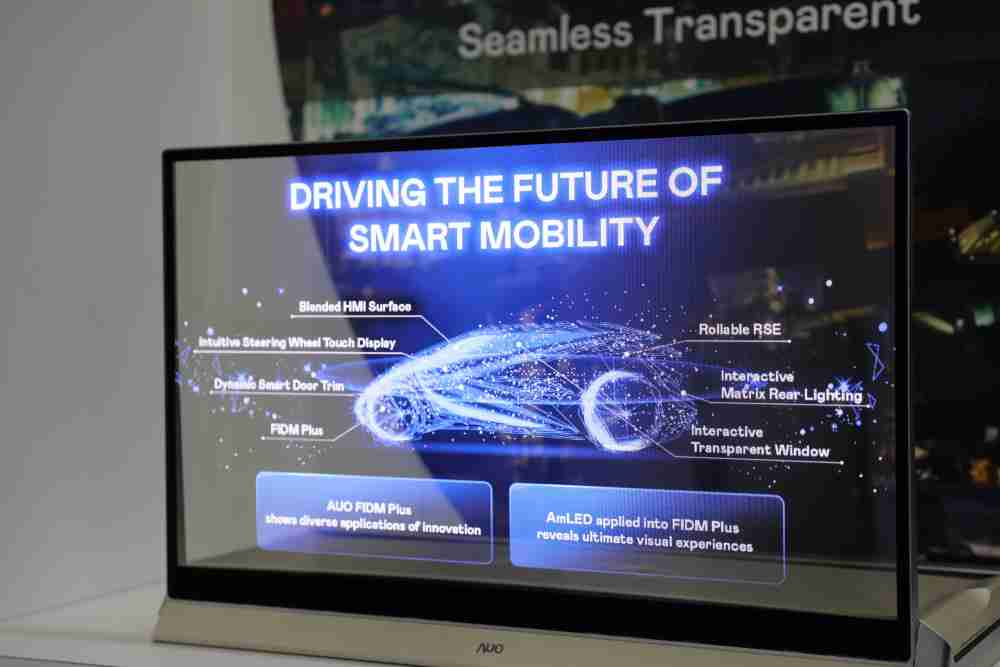 优游UB8凭借着超高亮度和透明度，，，，这款30吋透明Micro LED显示器在AR系统与智慧零售具有潜在的应用价值。。。。