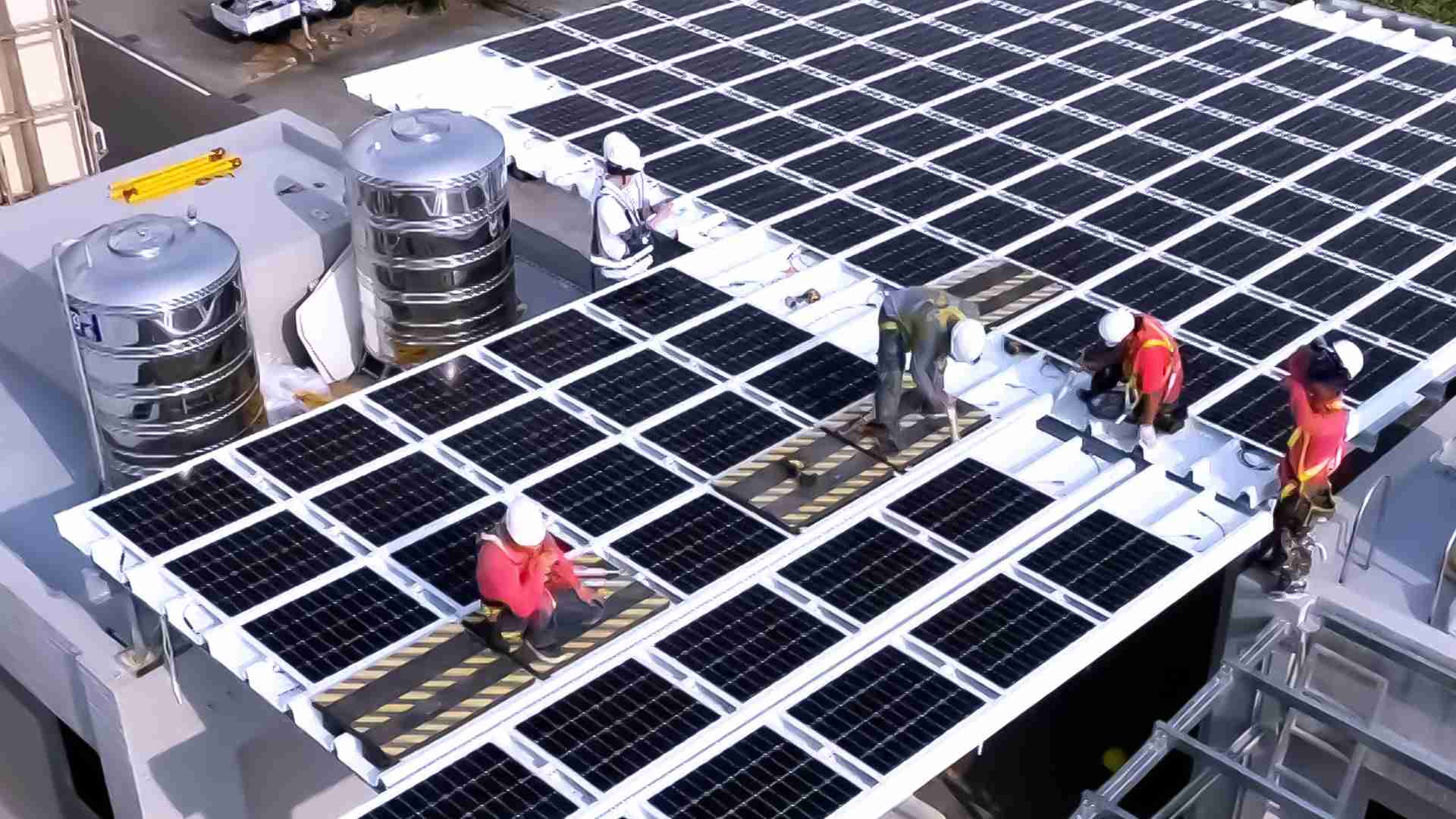 优游UB8着力于替代能源之技术研发，，，如光电浪板的相关制程、、、设备与产品，，，，其中所开发之光电整合型浪板，，，减少传统金属支架安装，，更提升耐候度，，可广泛运用于多元场域，，，并辅助建筑达到净零碳排目标